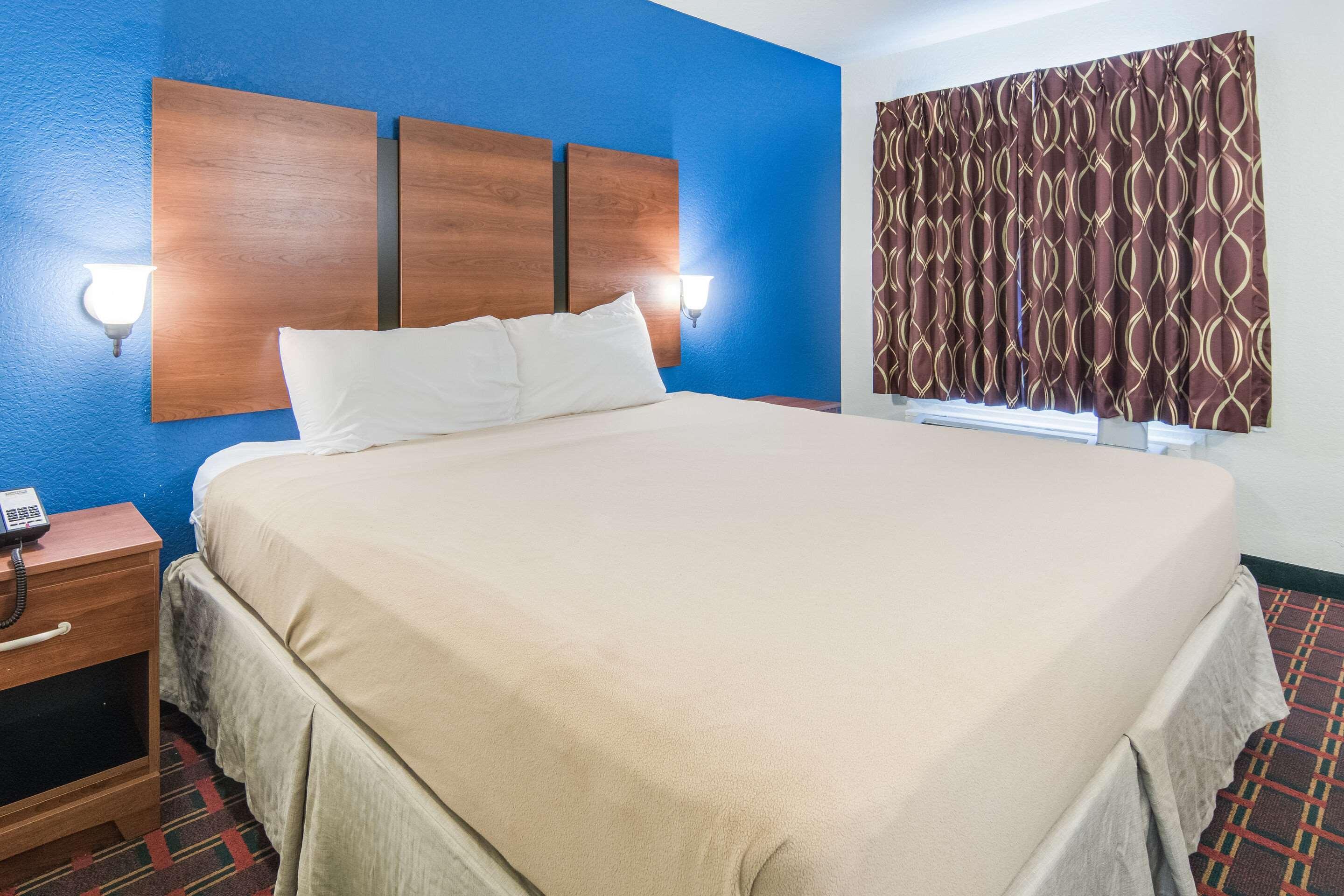 Rodeway Inn Вітерфорд Екстер'єр фото