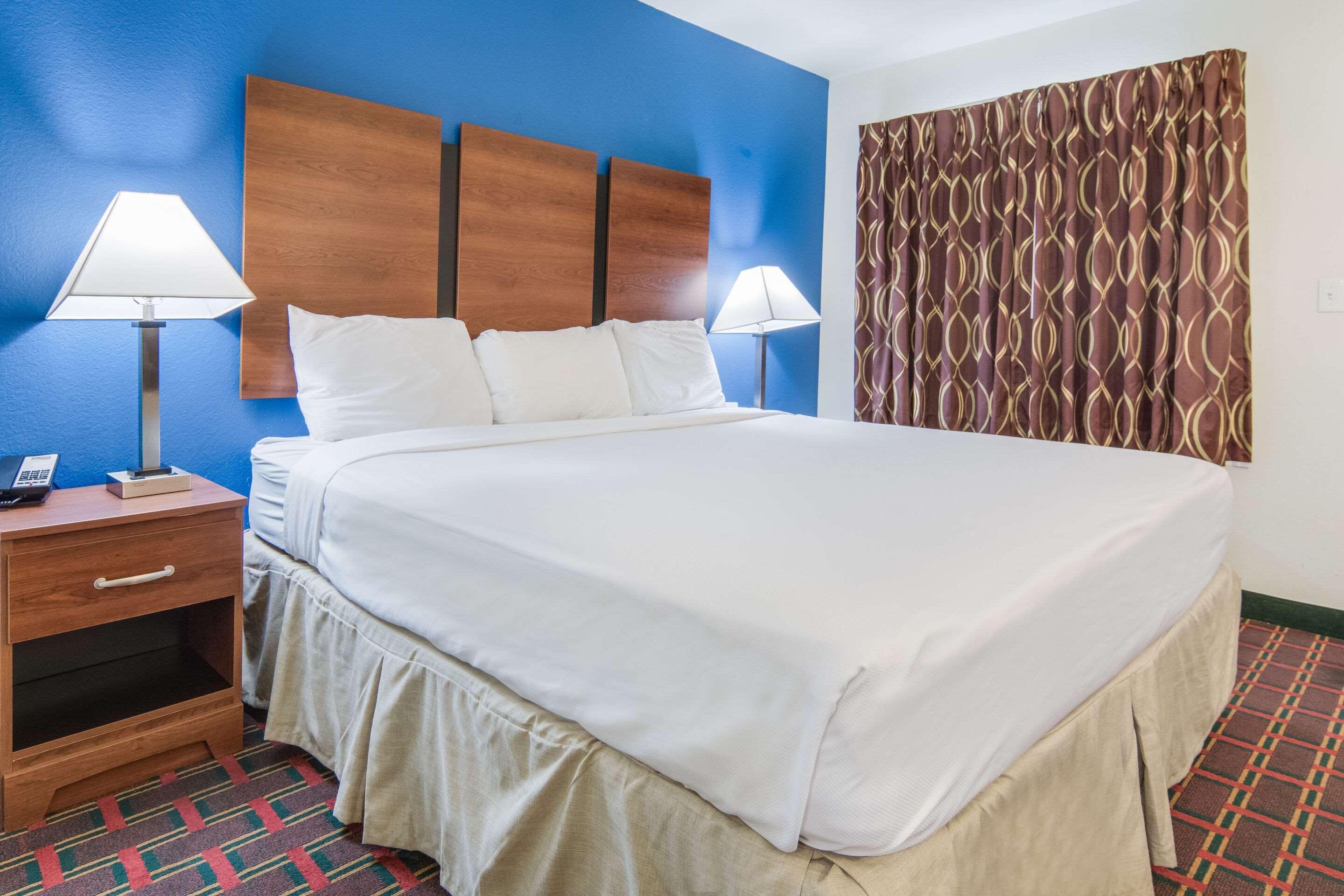 Rodeway Inn Вітерфорд Екстер'єр фото